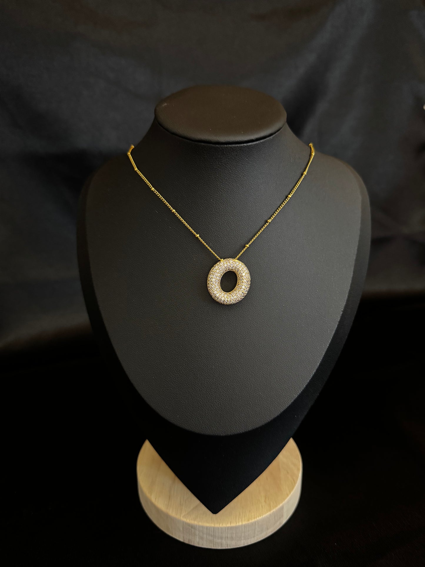 Collier lettre O